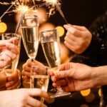 La psicología dice que irse de una fiesta sin saludar no siempre implica descortesía