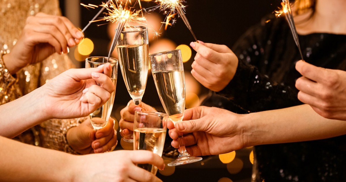 La psicología dice que irse de una fiesta sin saludar no siempre implica descortesía