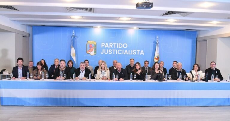 Fuerte desafío de Parrilli a Kicillof: "El candidato del PJ va a ser trucho porque Cristina está proscripta"