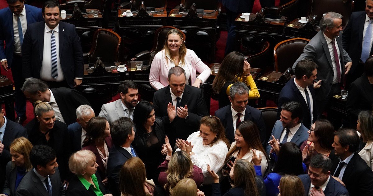 Historia, vigencia y patetismo de la obsecuencia política