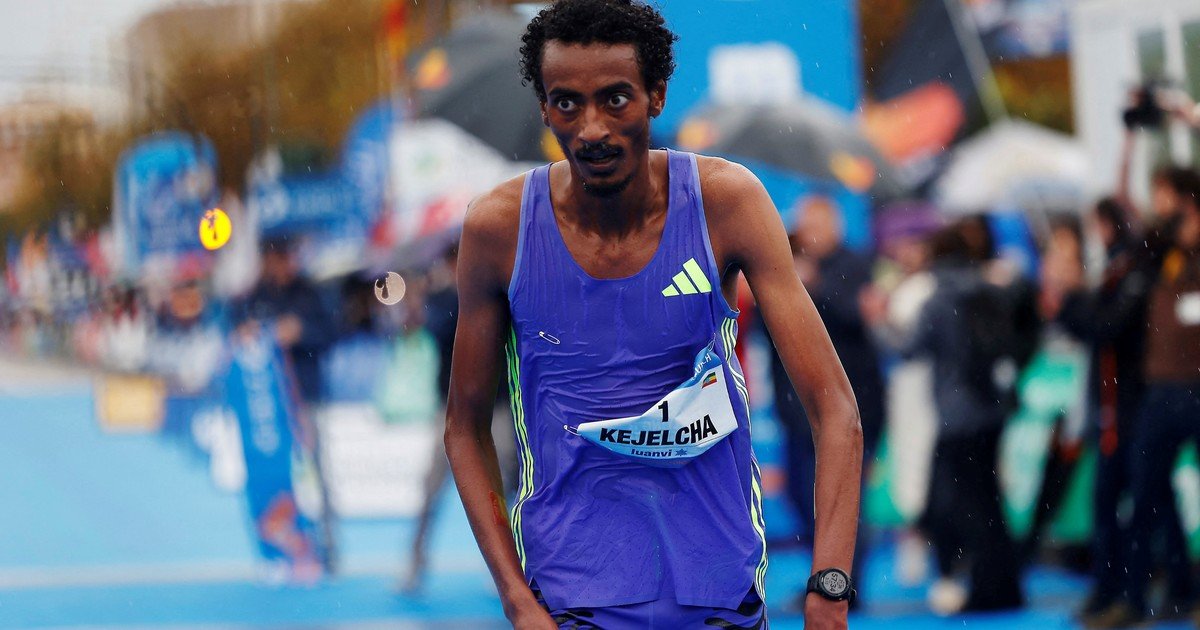Yomif Kejelcha, el otro súper hombre que bajó las dos horas en el maratón de Londres: un segundo que nadie olvidará