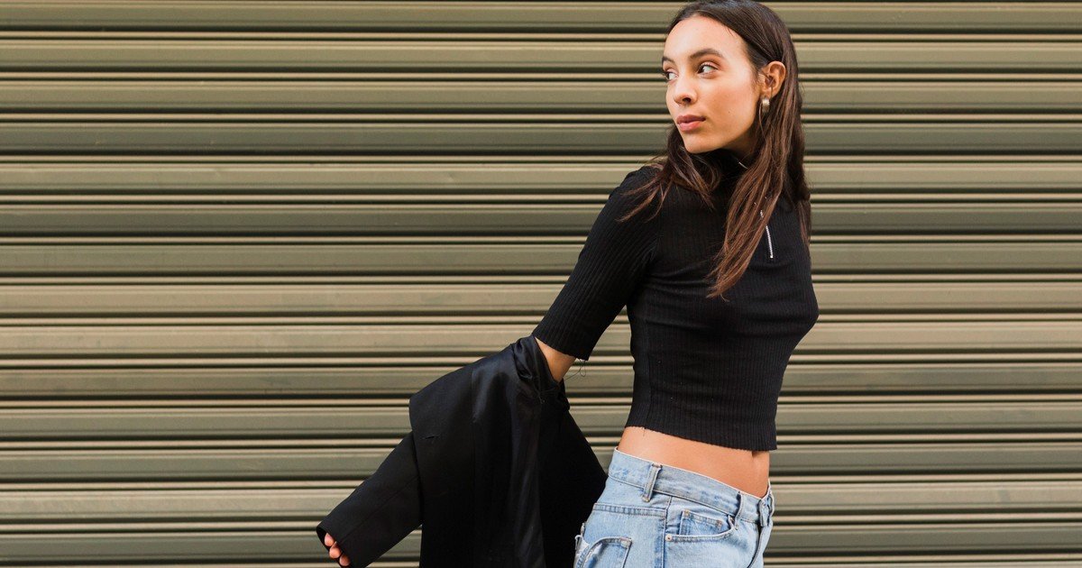 Los jeans tiro bajo vuelven con fuerza: las combinaciones que marcarán tendencia este invierno