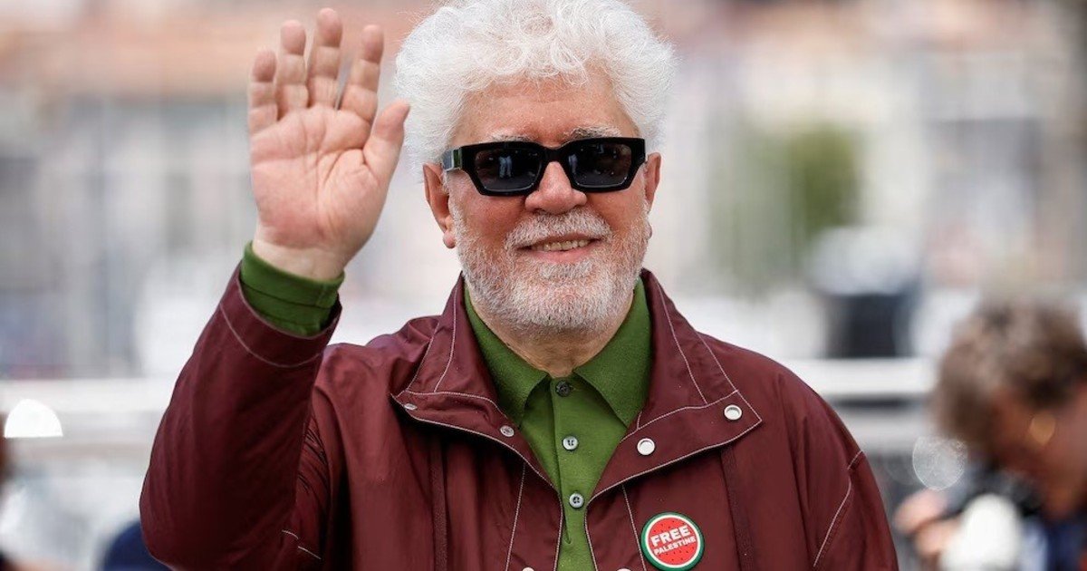 'El hombre que solo escribía en los aviones': Pedro Almodóvar publicará su primera novela