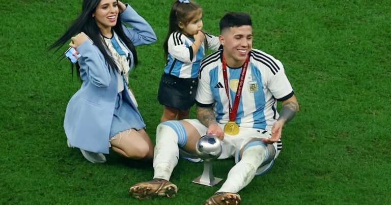 Las esposas y las madres también juegan el Mundial: las dos series que ponen el foco en las mujeres de la Selección argentina