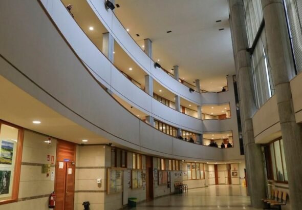 Resbaló sobre el piso jabonoso de un negocio y la justicia ordenó indemnizarla en más de US$ 9.000