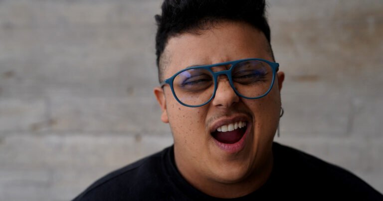 Mocchi, el artista trans que abrió para Paul McCartney y vuelve a tocar en Buenos Aires