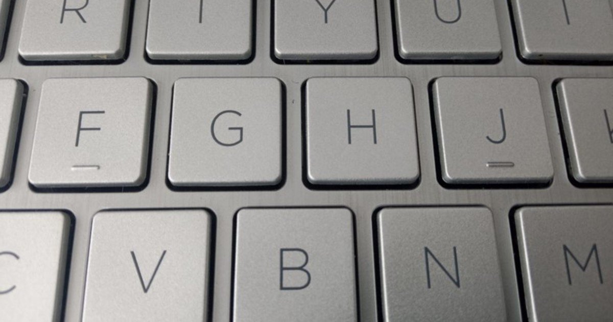 Pocos lo saben: para qué sirve la rayita debajo de las letras F y J y del número 5 de tu teclado