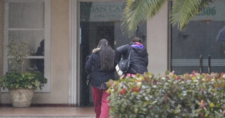 En una ceremonia íntima y bajo un estricto operativo policial, la familia y los amigos despiden a Agostina Vega