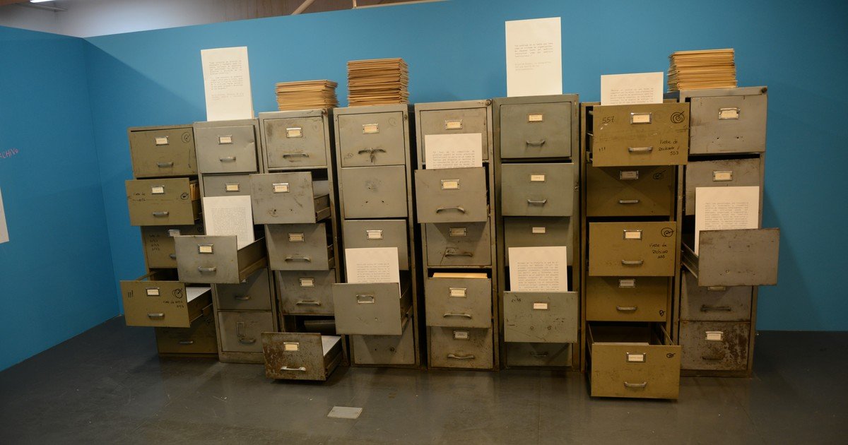 Un viaje por el archivo como metáfora de la vida en el libro de Claudio Martyniuk