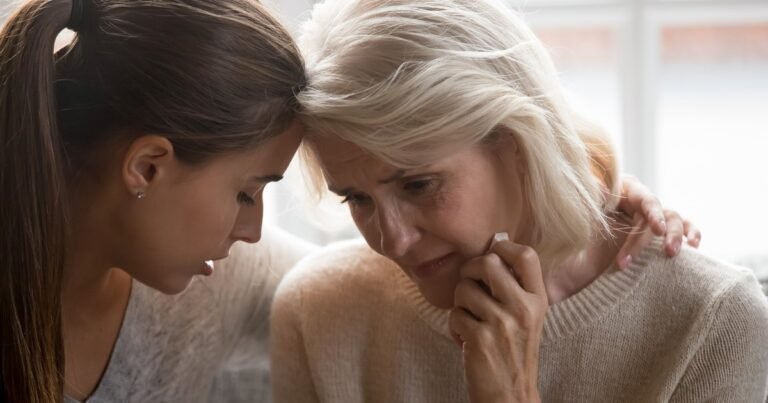 La psicología dice que muchos adultos mayores no se sienten solos porque estén solos, sino porque las personas en sus vidas han dejado de preguntarles cualquier cosa cuya respuesta todavía no conocen