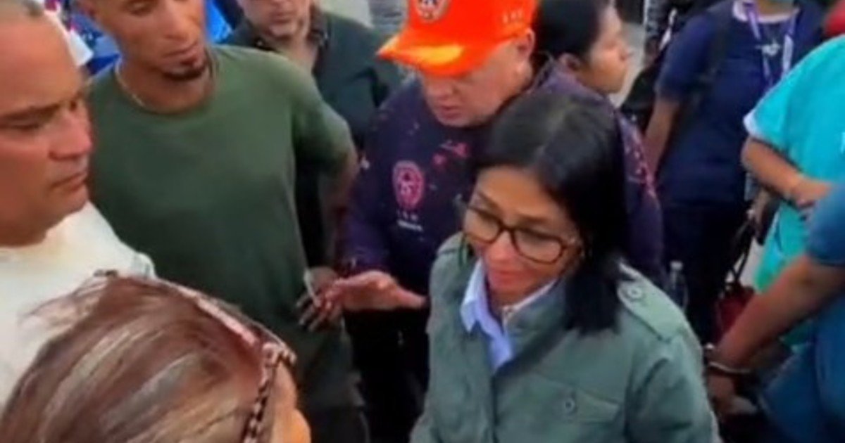 Delcy Rodríguez visitó La Guaira, el epicentro de la devastación de los terremotos