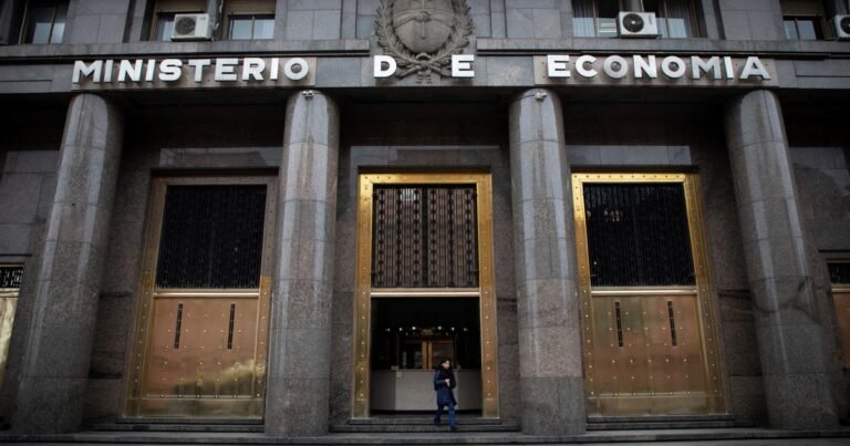 Deuda: el Gobierno cubrió el 80% de los vencimientos en pesos y consiguió US$ 266 millones en el mercado