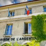 Echan a estudiantes y profesores de la casa Argentina en París por participar de los actos del 24 de marzo