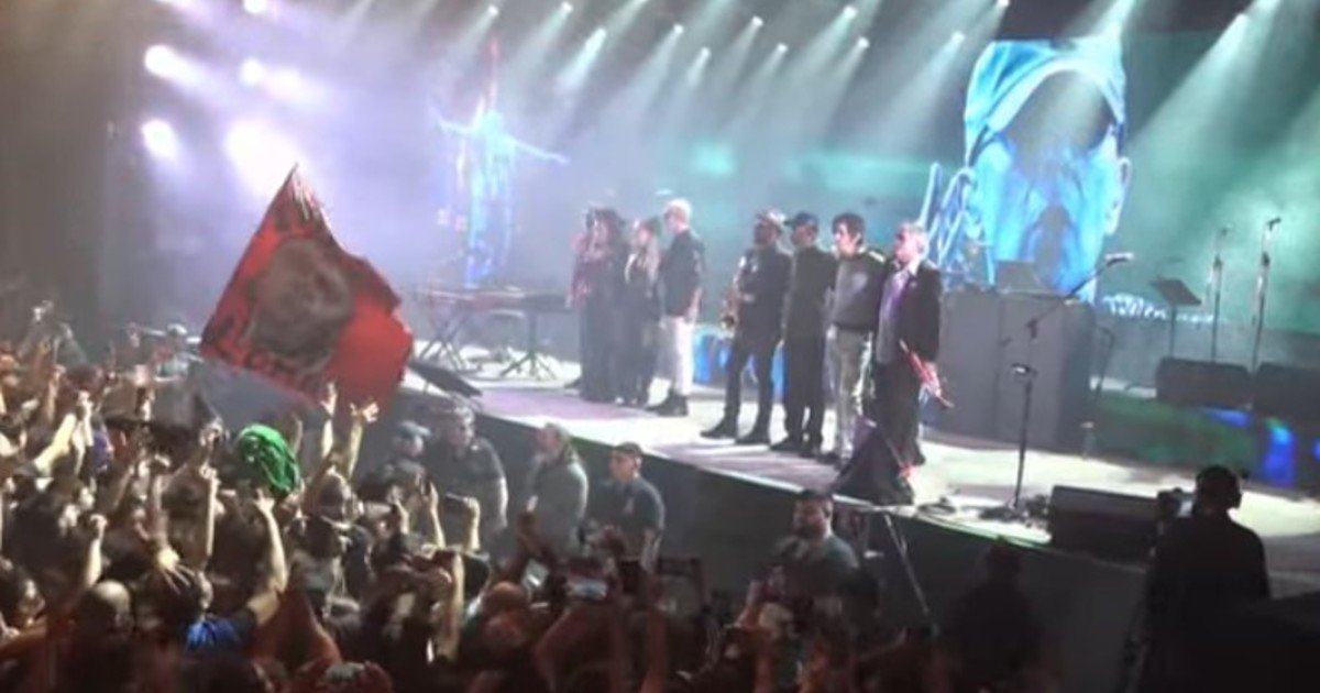 Así arrancó el show de Los Fundamentalistas del Aire Acondicionado en Comodoro Rivadavia dedicado a la memoria del Indio Solari