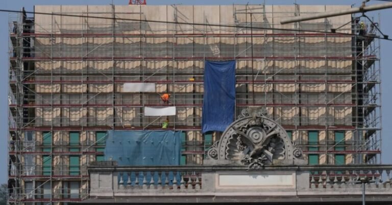 Les prometieron buenos sueldos y cobraron menos de 2 dólares la hora para construir un consulado de EE.UU.