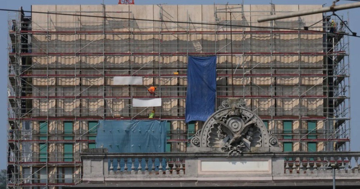 Les prometieron buenos sueldos y cobraron menos de 2 dólares la hora para construir un consulado de EE.UU.