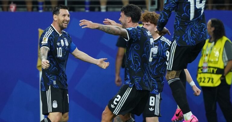 Argentina se dio el lujo de hacer pruebas en pleno Mundial y Messi, en apenas media hora, aprovechó para agrandar aún más su leyenda
