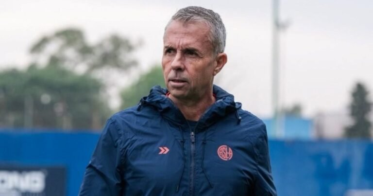 Gustavo Álvarez rompió el silencio con un comunicado tras su abrupta salida de San Lorenzo y apuntó contra la dirigencia