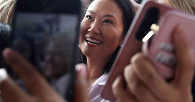 Elecciones en Perú: Keiko Fujimori amplía su ventaja a 1.300 votos sobre Sánchez
