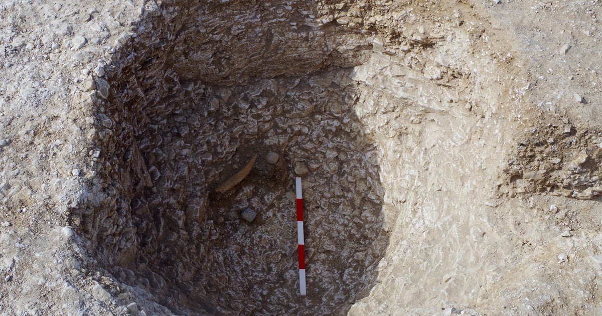 En antiguas fosas cerca de Stonehenge, los científicos encuentran indicios de rituales del solsticio