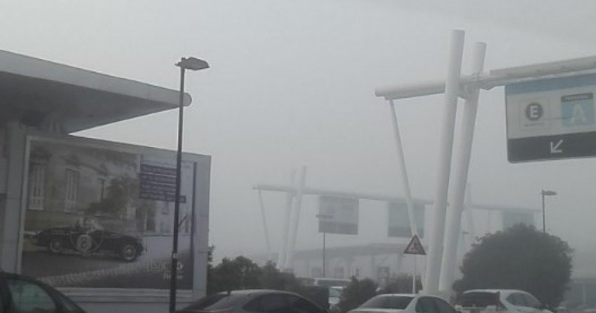 Por la intensa niebla hay demoras en Ezeiza y vuelos desviados hacia Córdoba y Asunción