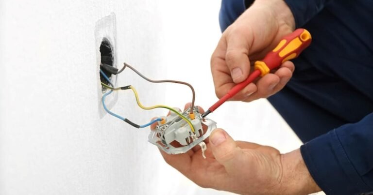 Cuánto cobra un electricista en junio de 2026 por reparaciones, instalaciones y certificados