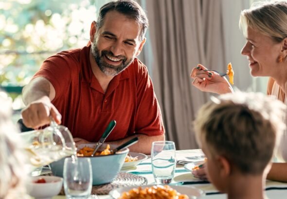 Helena Marcos Pasero, nutricionista: “La hora de las comidas es determinante para adelgazar y se conjuga con la cantidad y calidad de los alimentos"