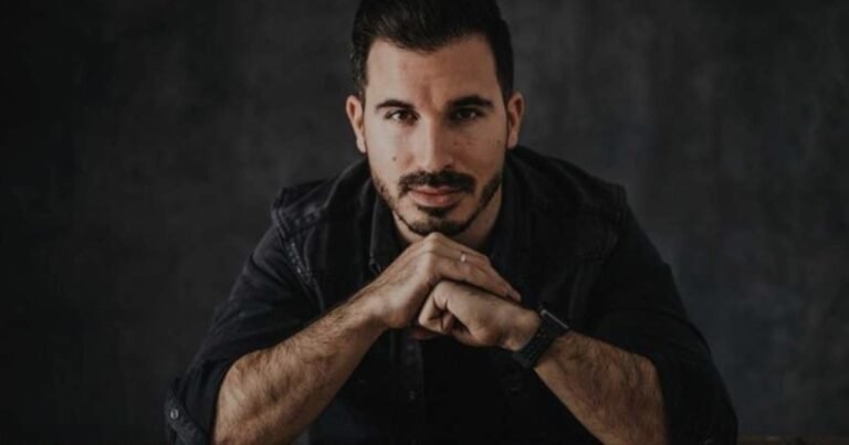 Javier Castillo, escritor: "El principal enemigo de la salud mental es generarnos una vida pensada y no una vida vivida"