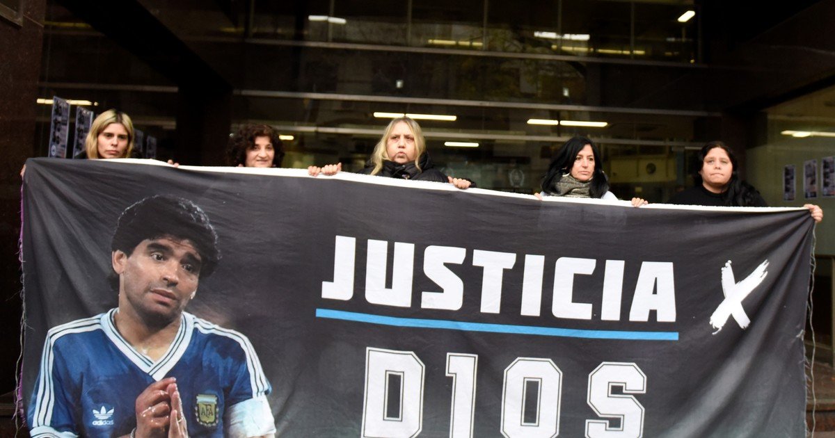 Un acompañante terapéutico de Maradona declaró que había "manipulación del círculo más cercano"