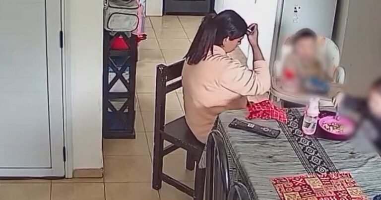 Una madre descubrió por las cámaras de seguridad que la niñera le pegaba a su hija de 3 años