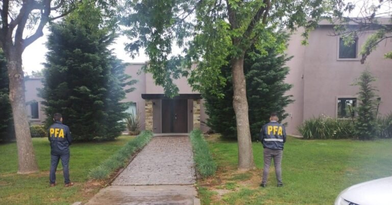 Ordenaron una inspección en la casa de San Vicente de Insaurralde y peritar el celular de Jésica Cirio