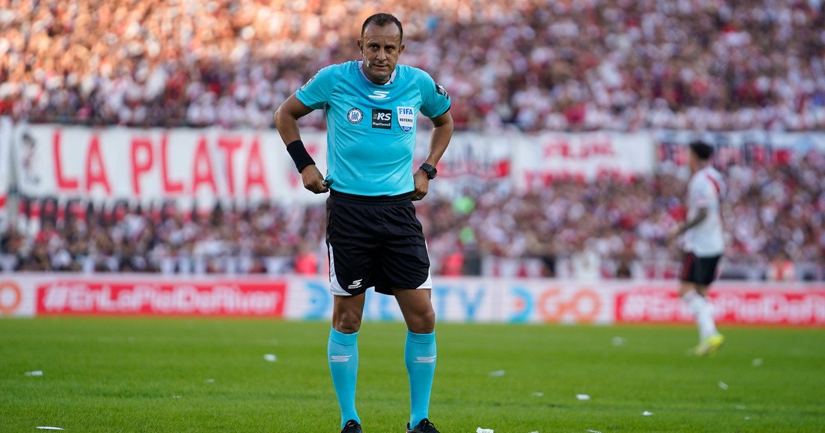 Darío Herrera, de la polémica en el último Superclásico a su debut en un Mundial: será el árbitro de Bélgica vs Irán
