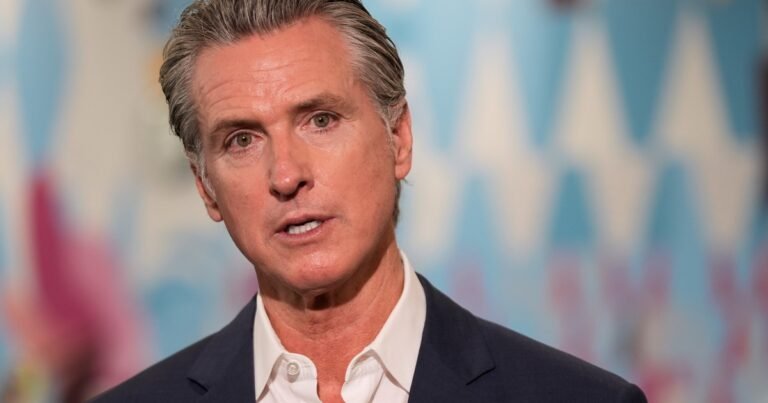 Es oficial: bajó la tasa de indigencia en California por políticas de Gavin Newsom, según nuevo reporte