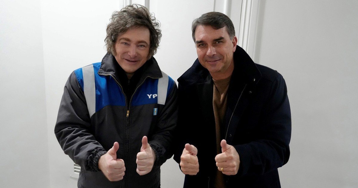 Após encontro com Flávio Bolsonaro, Milei cancela ida à reunião do Mercosul para evitar Lula