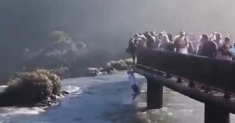 Se conoció otro video del hombre que se tiró a las Cataratas del Iguazú para recuperar su celular