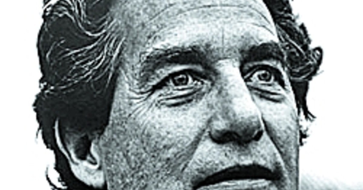 Una poderosa frase de Octavio Paz: "Amar es combatir, si dos se besan el mundo cambia"