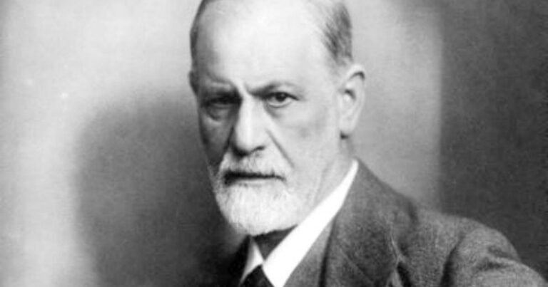 Sigmund Freud, médico austriaco: "La mayoría de la gente no quiere la libertad, porque la libertad implica responsabilidad, y la mayoría de las personas tienen miedo de la responsabilidad"