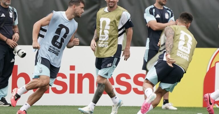 Argentina tuvo un entrenamiento "inédito" en Kansas: Scaloni no dejó pistas sobre el once y Messi mostró su look vs Austria