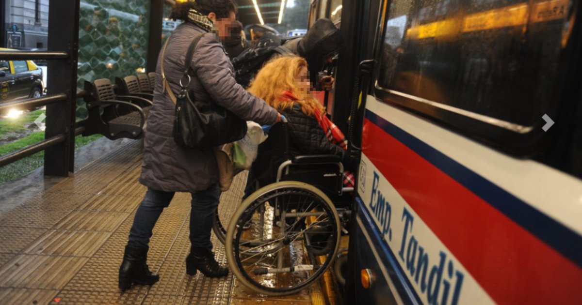 Los discapacitados podrán viajar gratis con la tarjeta SUBE y sin certificado en trenes y colectivos: a partir de cuándo regirá el beneficio
