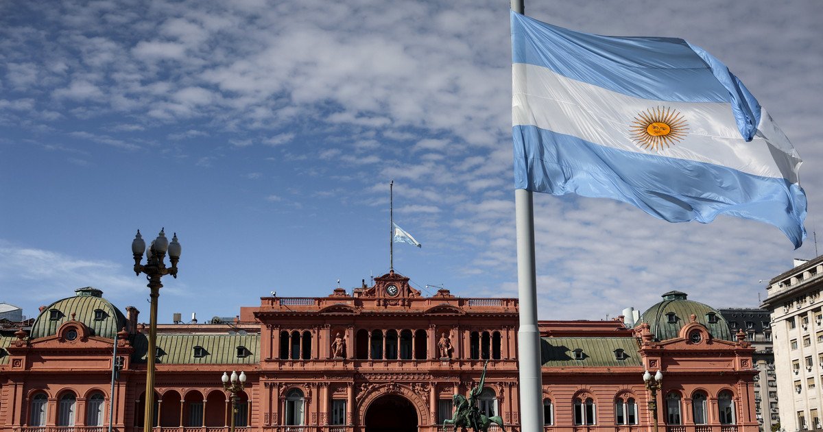 ¿Es feriado puente este viernes 19 de junio por el Día de la Bandera?