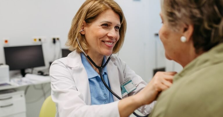 OFICIAL: eliminaron 7 millones de dólares en deudas médicas de casi 100 mil residentes de Connecticut
