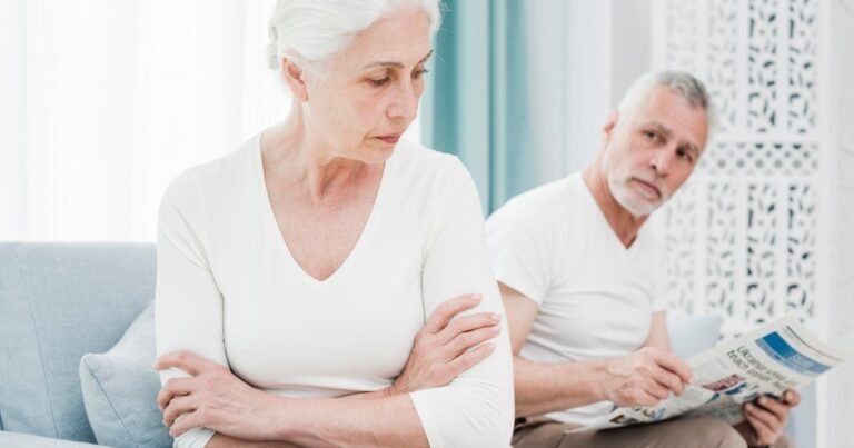 La psicología dice que las personas que empiezan a volverse difíciles a los 60 y 70 años a menudo no cambian en absoluto, simplemente te encuentras con la versión de ellas que pasó cincuenta años siendo censurada para que todos los demás se sintieran cómodos