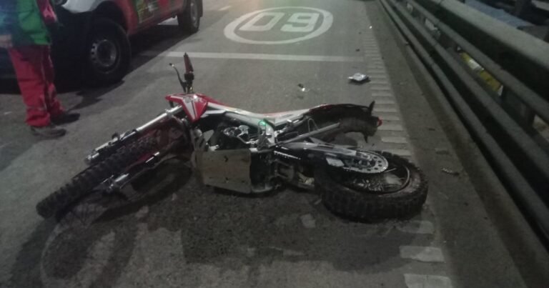 Un motociclista de 41 años murió en un choque sobre la Autopista 9 de Julio