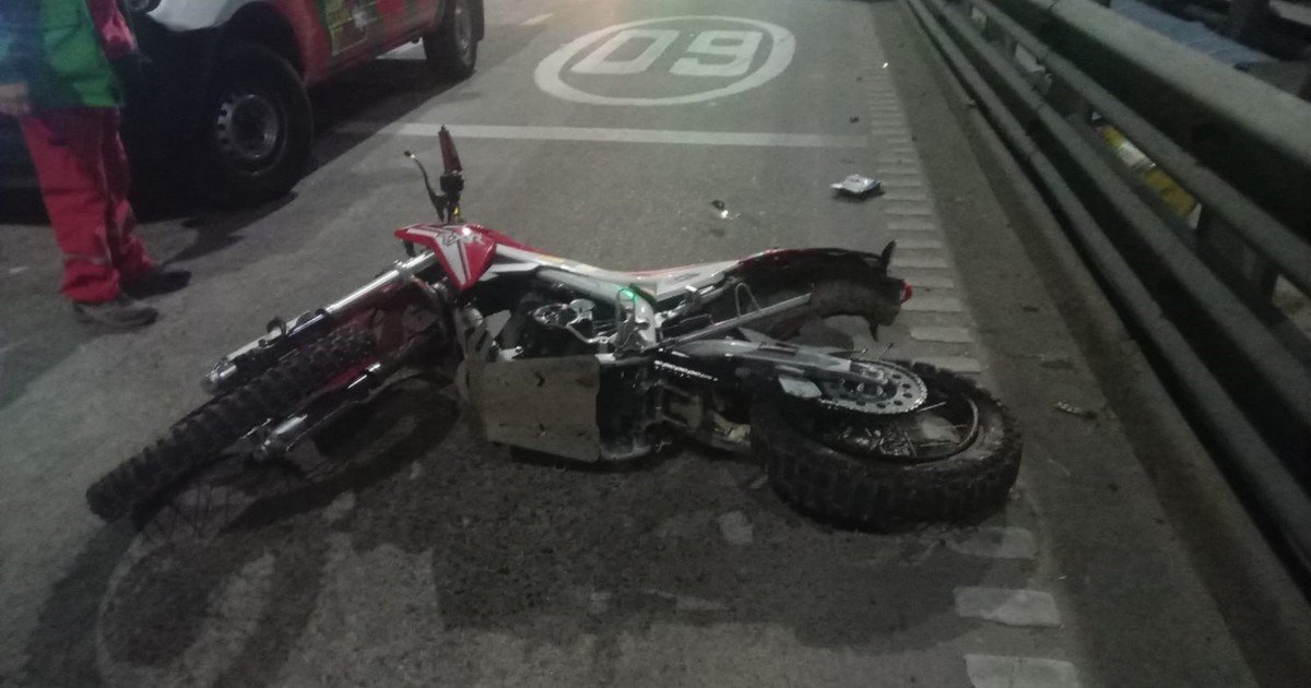 Un motociclista de 41 años murió en un choque sobre la Autopista 9 de Julio