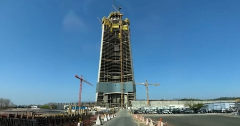 Tendrá un kilómetro de altura: el rascacielos récord que ya toma forma en Arabia Saudita