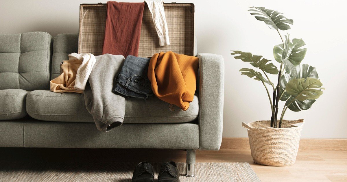 La psicología dice que las personas que acumulan ropa en una silla tienen dificultad para cerrar pequeñas decisiones: no se trata de algo grave, sino de un reflejo cotidiano de cómo gestionamos la ambigüedad cuando lo que no está completamente resuelto queda flotando en el limbo