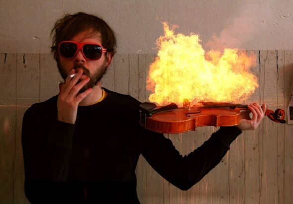 Alexander Schubert y un trance rave en el Centro de Experimentación del Colón: una experiencia donde el cuerpo es el campo de batalla