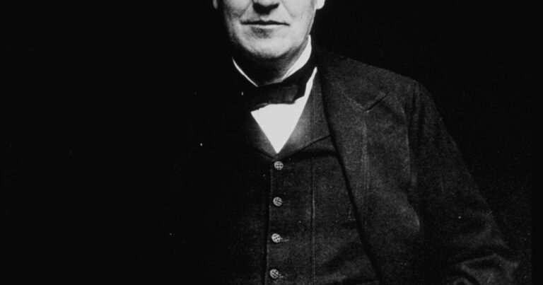 La reflexión de Thomas Edison sobre el esfuerzo en el quehacer diario: "La oportunidad se pierde porque viene vestida de trabajo"