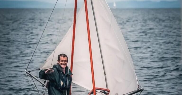 Construyó un diminuto barco de 1,2 metros de largo con dos paneles solares para cruzar el Atlántico en 90 días: "Estoy tratando de inspirar y ayudar a otros"