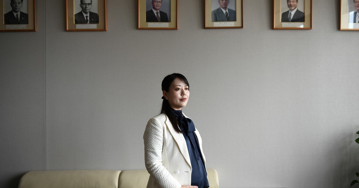 Una alcaldesa se toma una baja por maternidad en Japón. Algunos hombres están furiosos